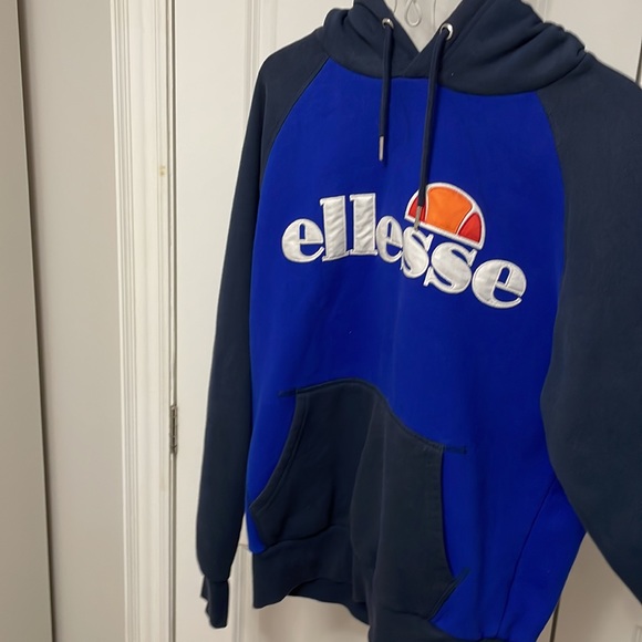 Ellesse hoodie. 8/10 condition. US size Large - Picture 3 of 5